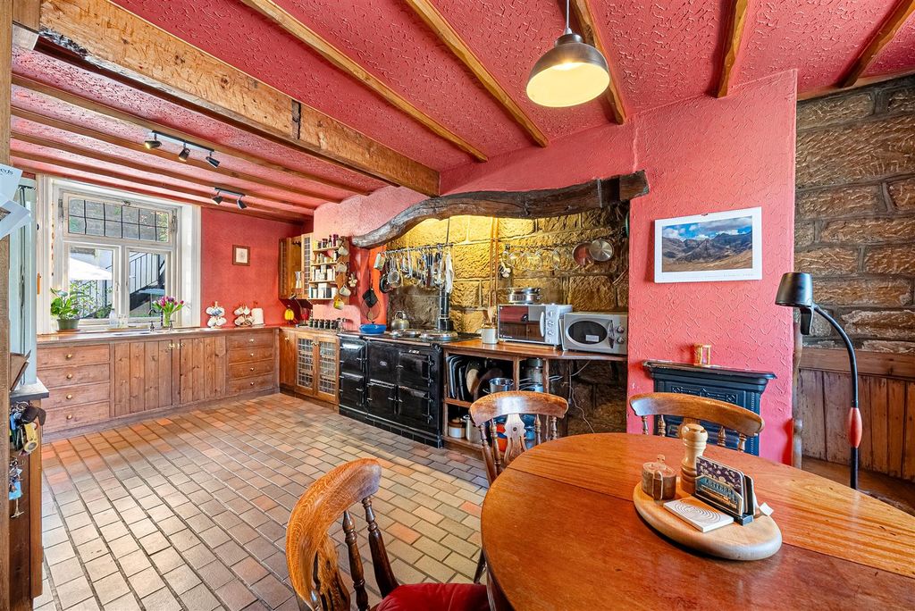 Property photo 3 of 25 Dining Kitchen