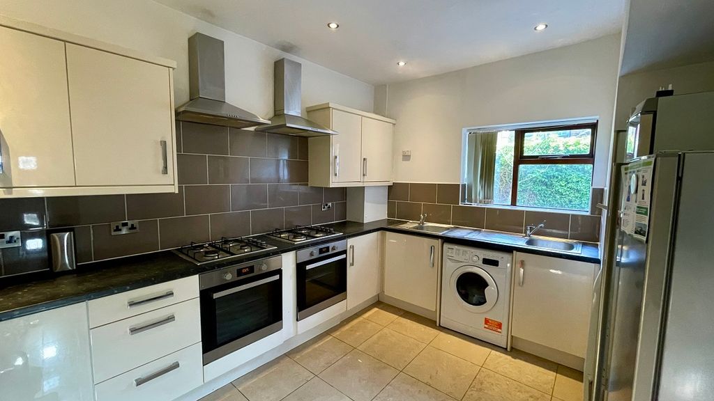 Property photo 2 of 6 Large Kitchen