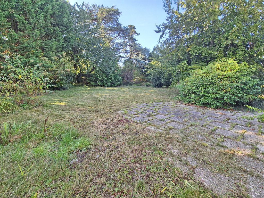 Property photo 2 of 19 Picture No. 21