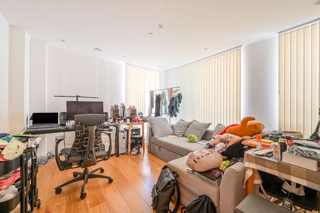 Property photo 2 of 7