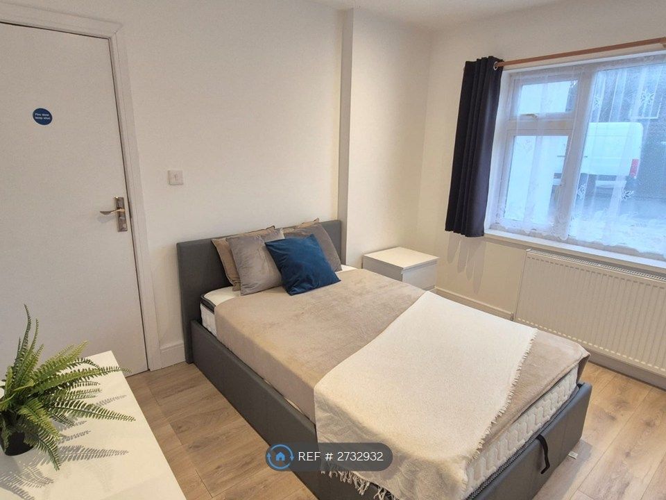 Property photo 2 of 34