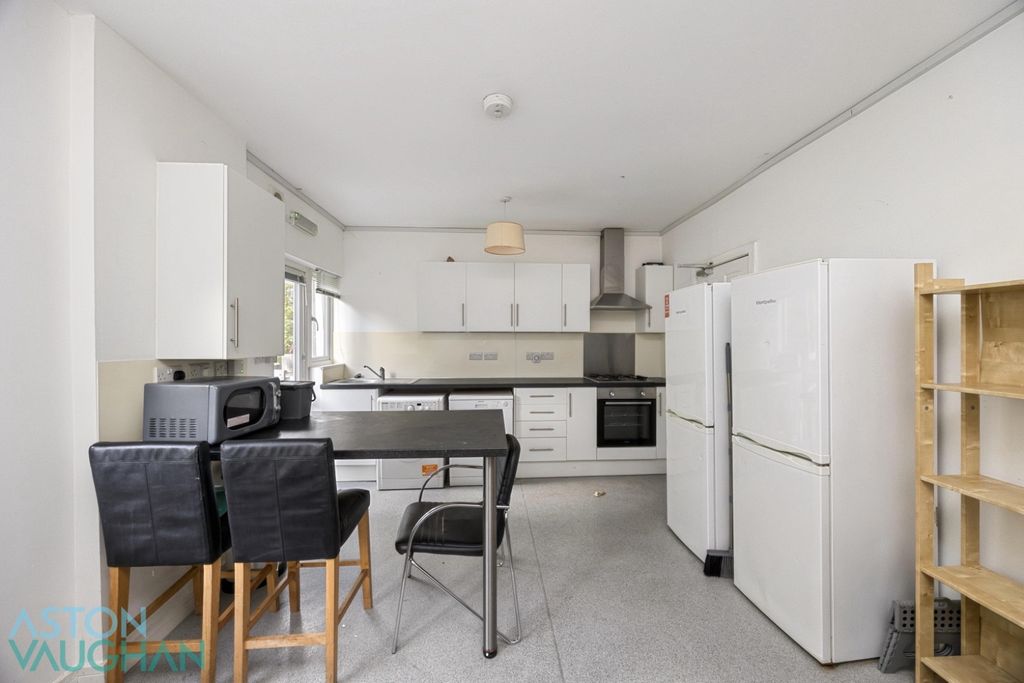Property photo 2 of 16 5588823