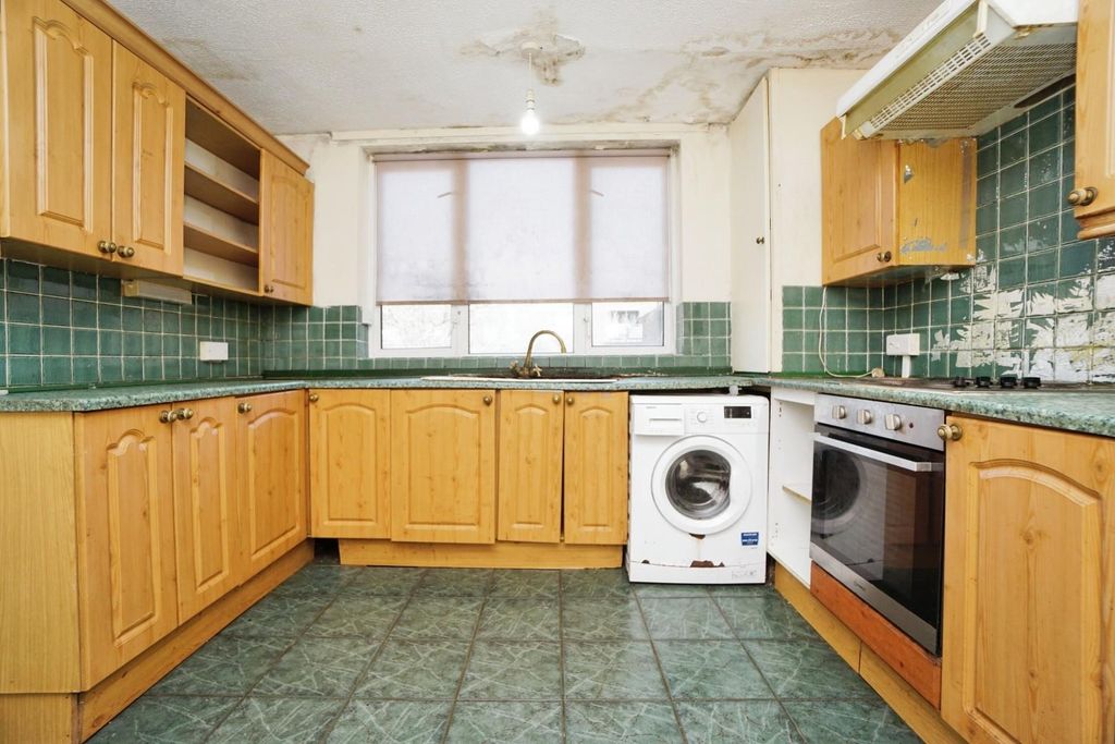 Property photo 2 of 22 Dining Kitchen