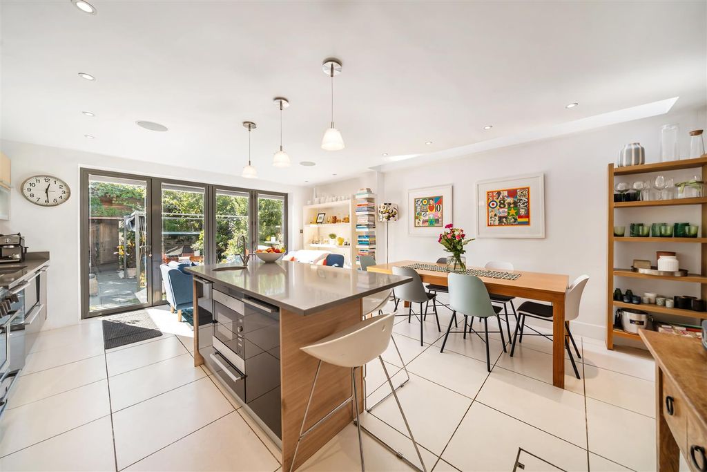 Property photo 2 of 16 Kitchen/Diner