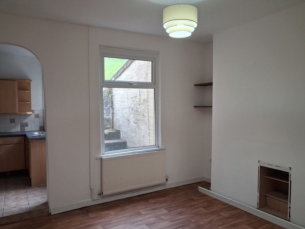 Property photo 3 of 10 Dining Room