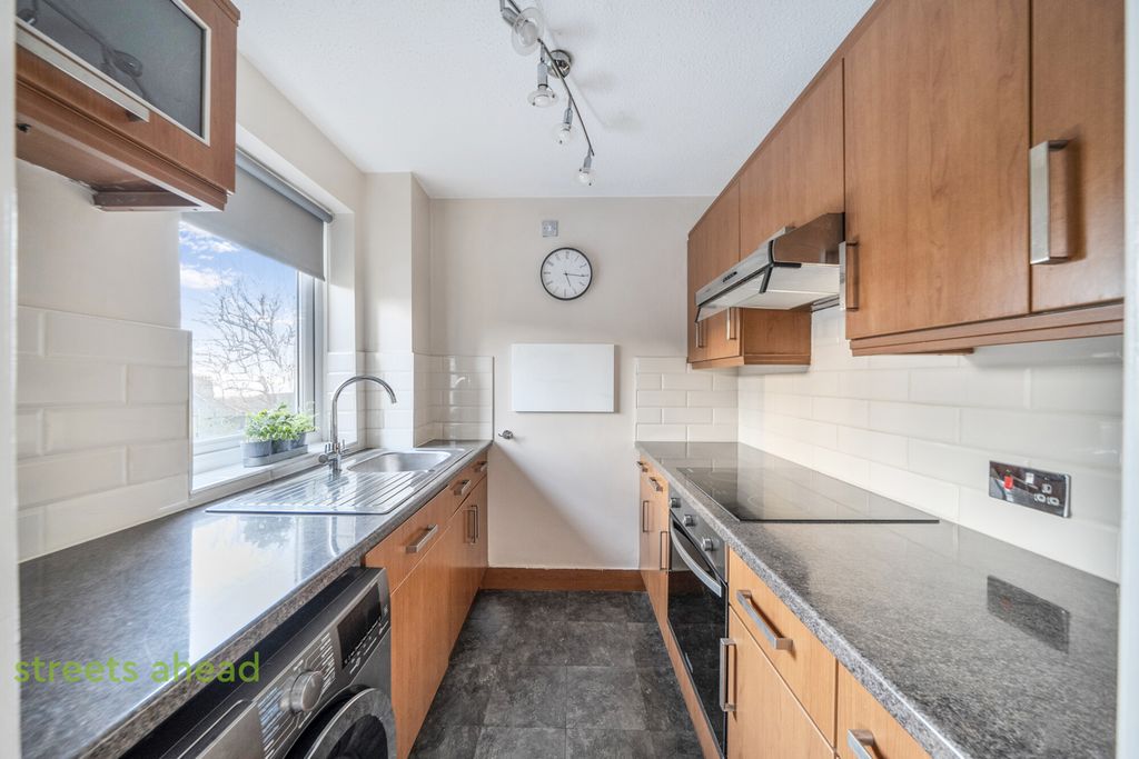 Property photo 1 of 17 d24E936F-Eb3d-449...