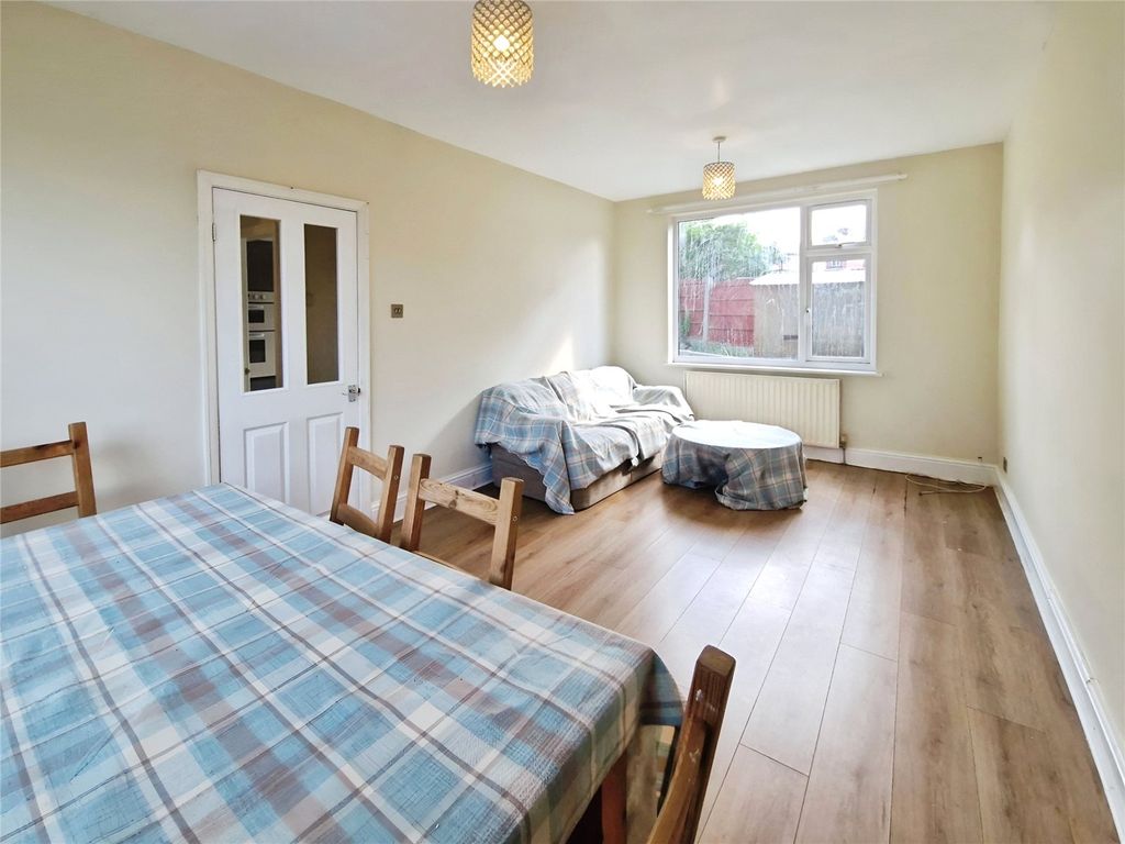 Property photo 2 of 20 Picture No. 12