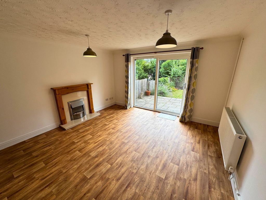 Property photo 3 of 16 Living Room