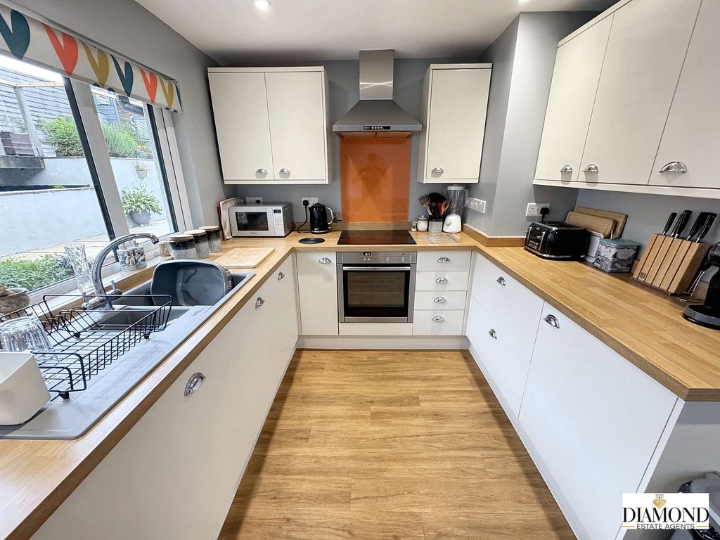 Property photo 2 of 21