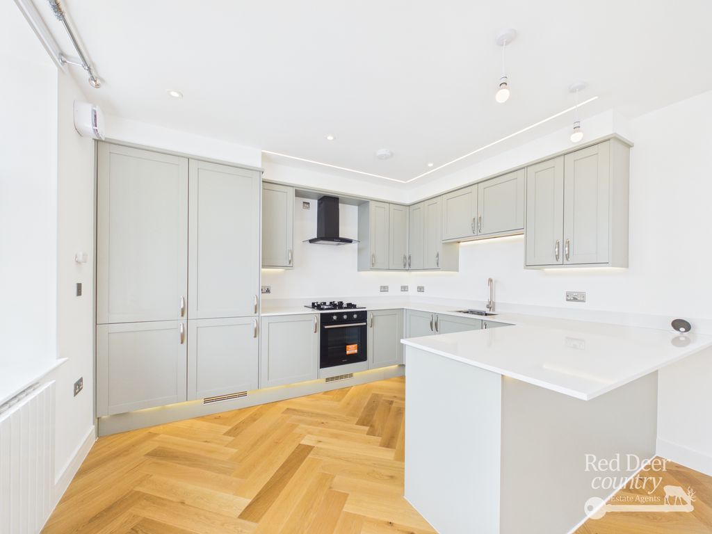 Property photo 2 of 11 Kitchen