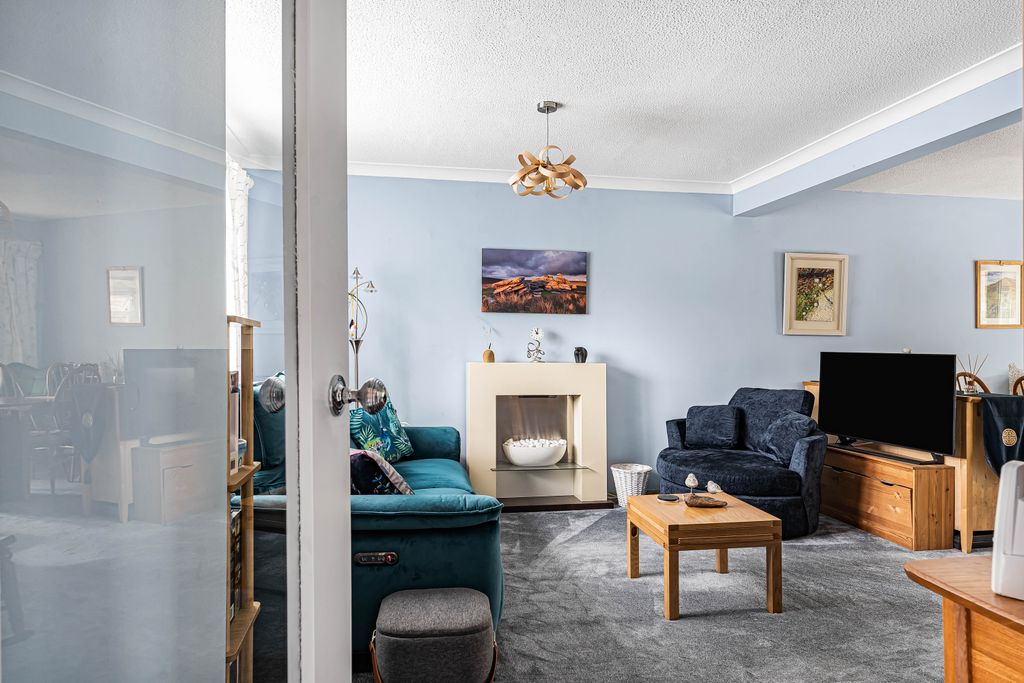 Property photo 2 of 21