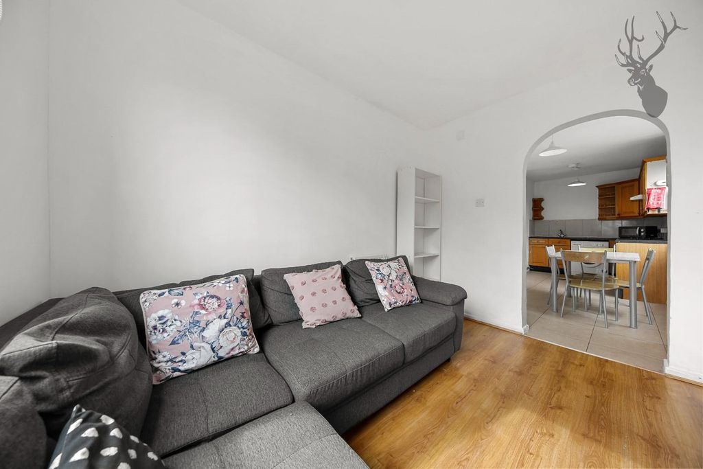 Property photo 3 of 18