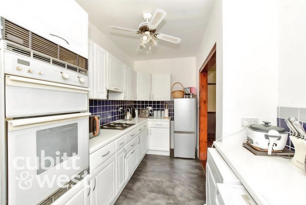 Property photo 3 of 11