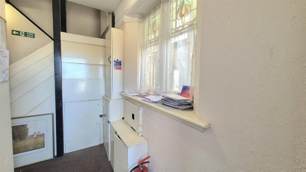 Property photo 2 of 12 Communal Entrance