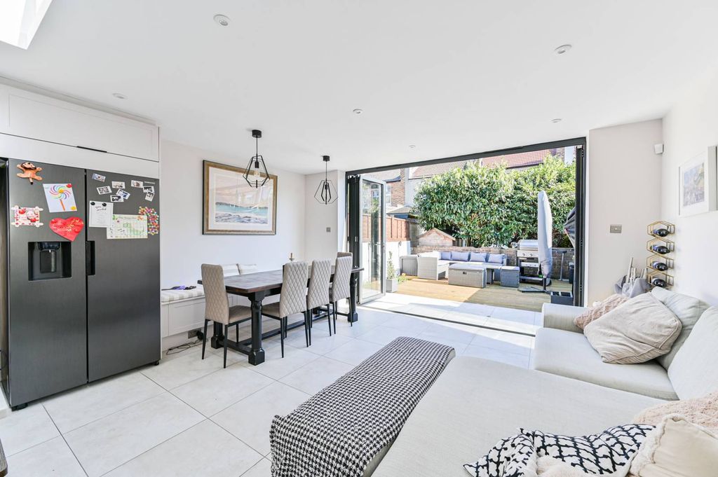 Property photo 1 of 28