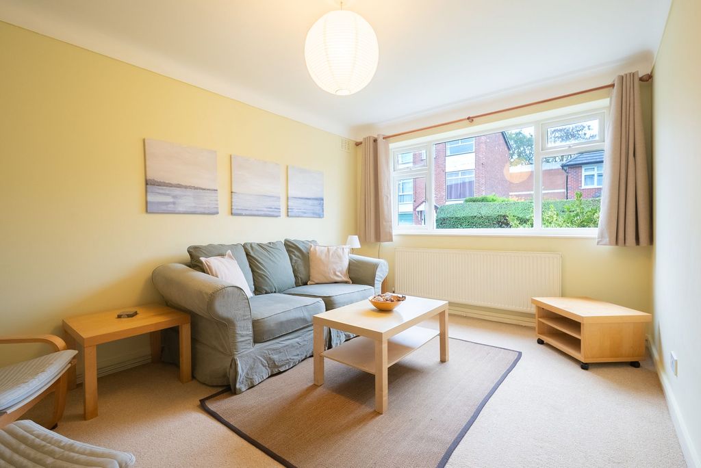 Property photo 1 of 6 Living Room