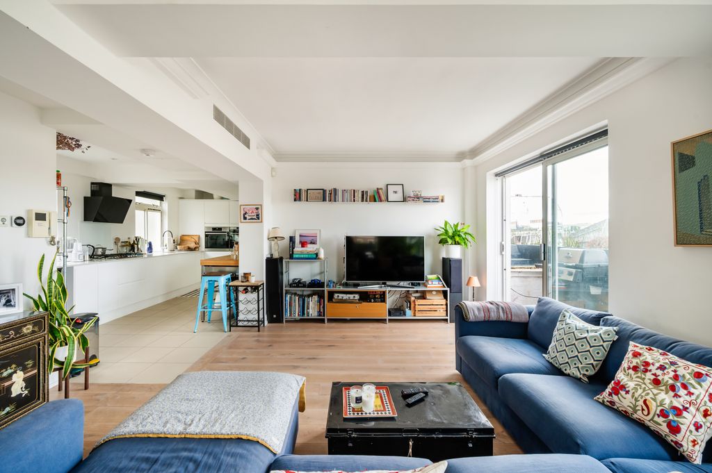 Property photo 2 of 38