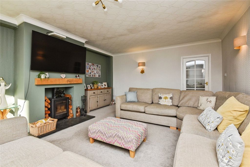 Property photo 2 of 24 Lounge