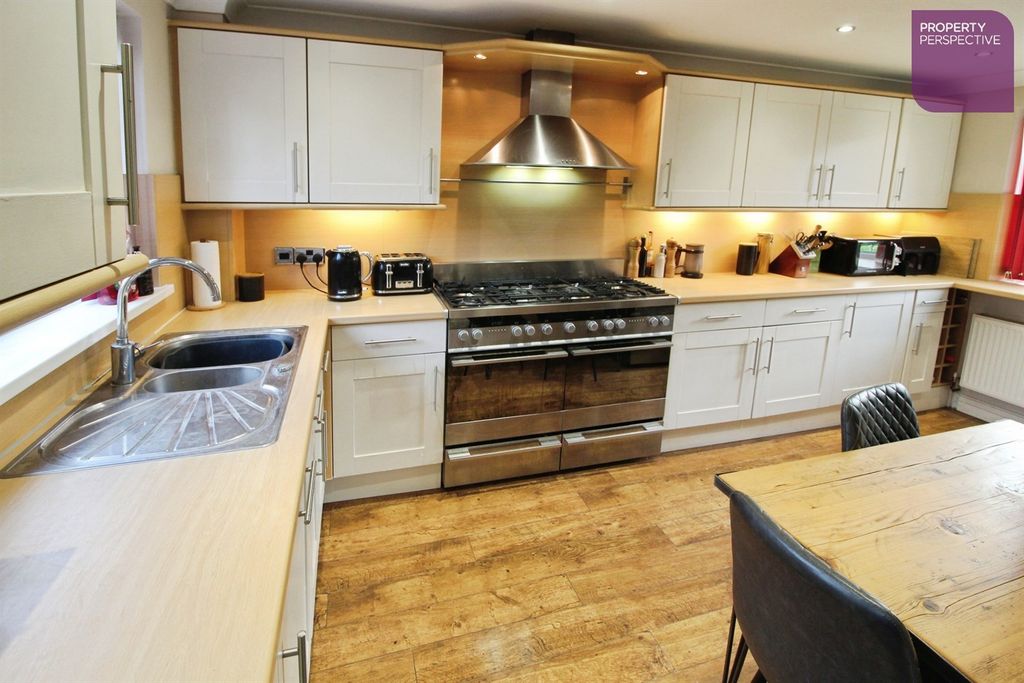 Property photo 2 of 13 Dining Kitchen