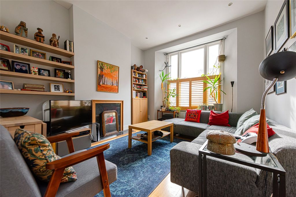 Property photo 2 of 16 Picture No. 12