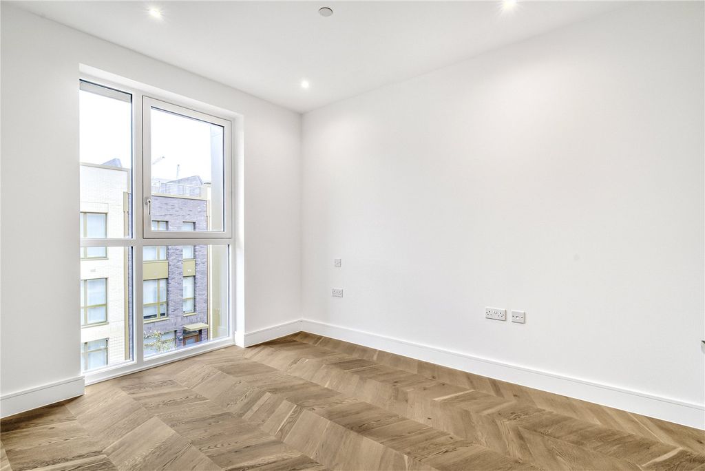 Property photo 2 of 8 Picture No. 10