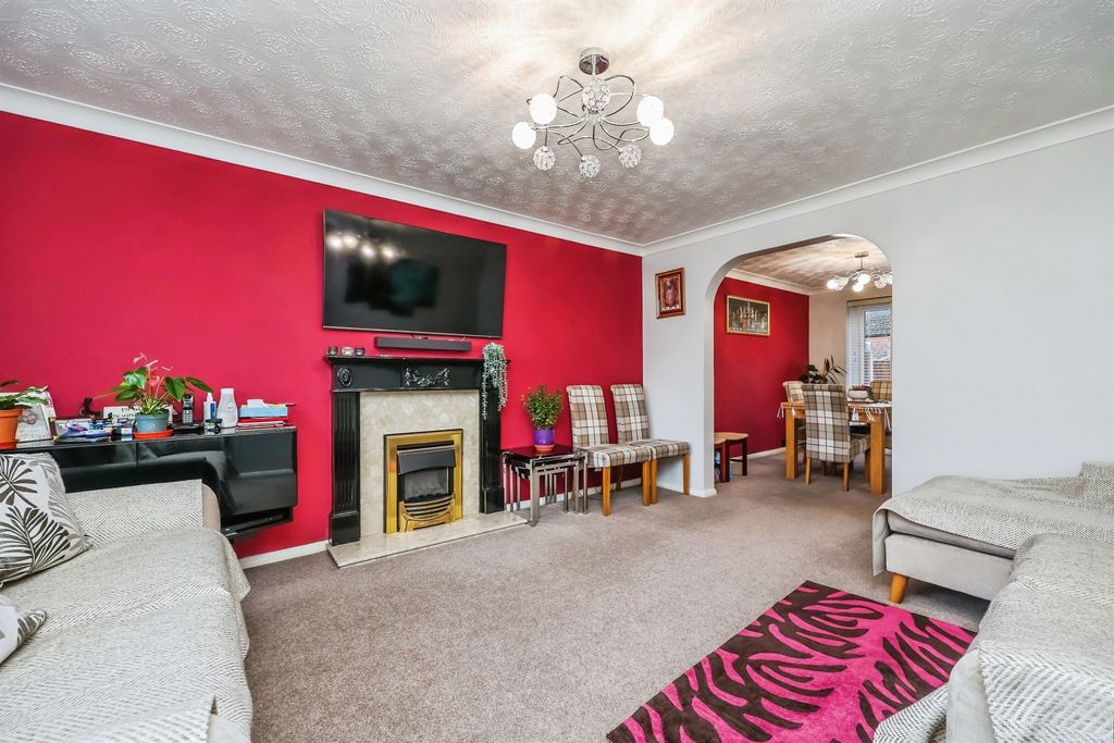 Property photo 3 of 28