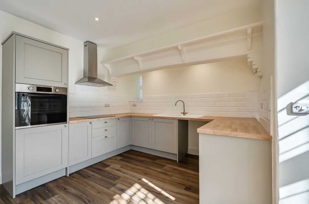 Property photo 3 of 14 1434223-18-69c419...