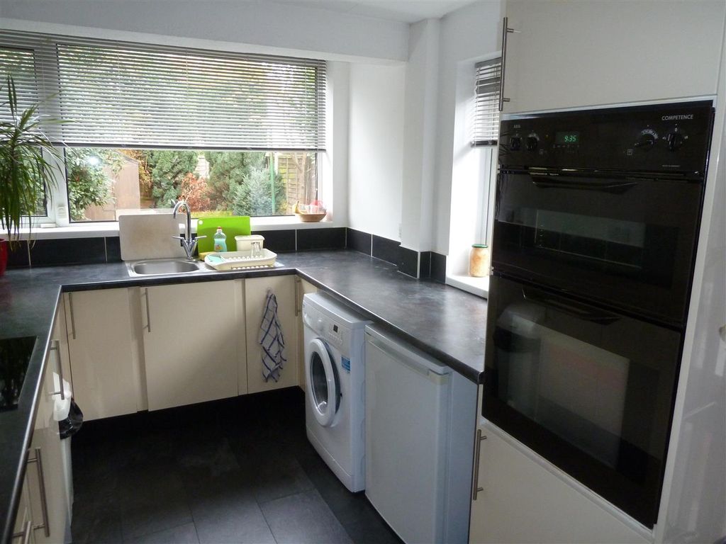 Property photo 2 of 10 Kitchen (2).Jpg