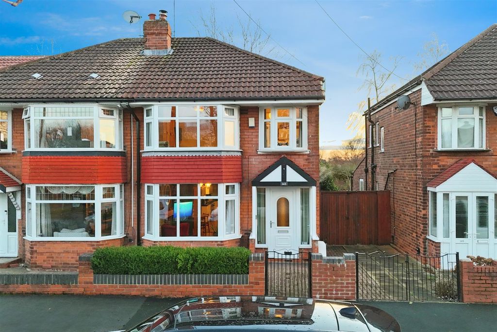 Property photo 1 of 17 Front External