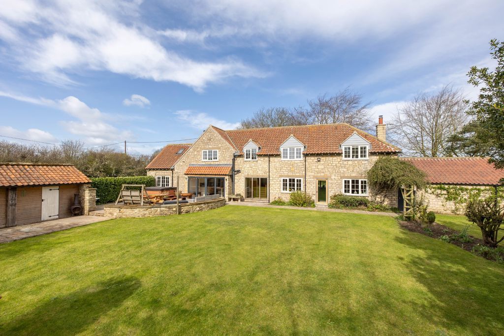 Property photo 1 of 27 Photo 19