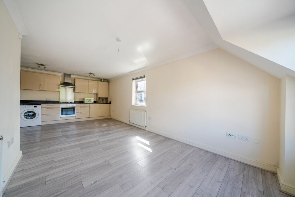 Property photo 3 of 13 1524168-5-6Aabd9B...