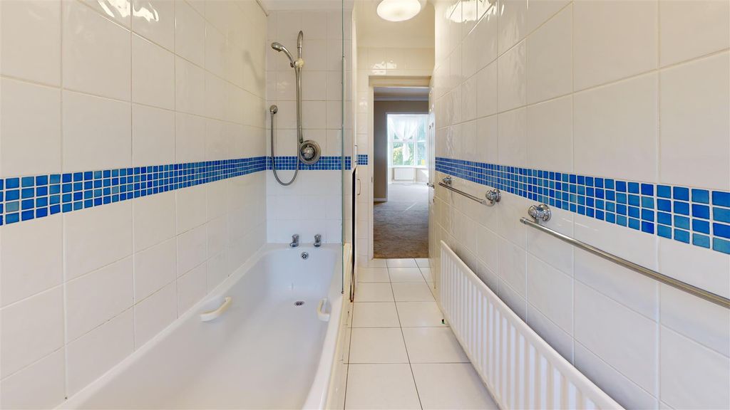 Property photo 2 of 12 Bathroom