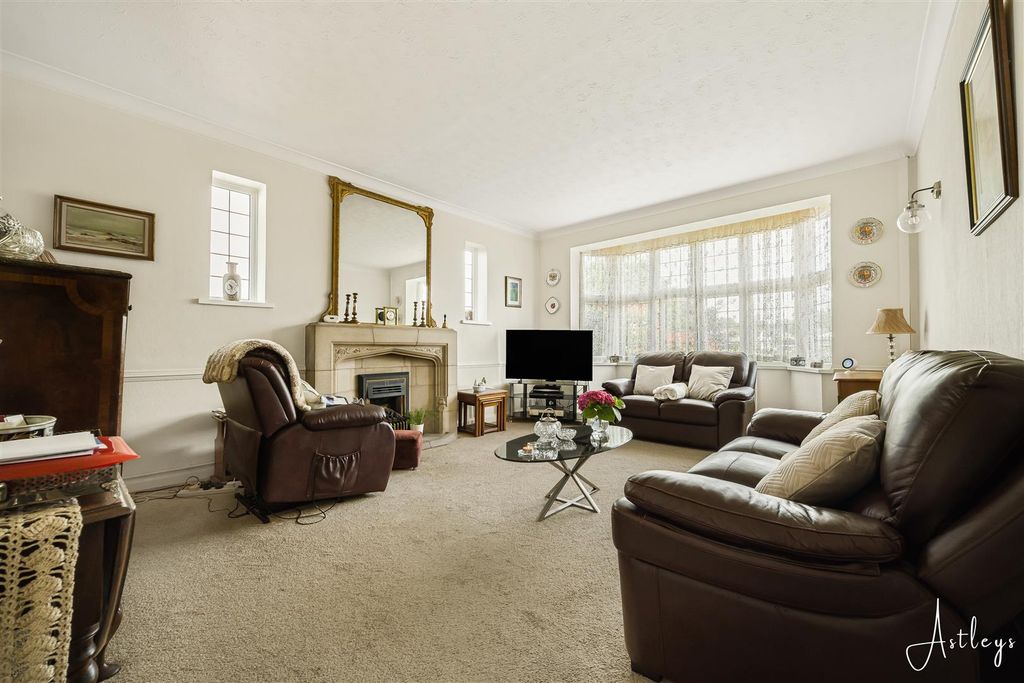 Property photo 2 of 22 Lounge