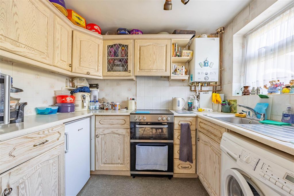 Property photo 2 of 9 Kitchen