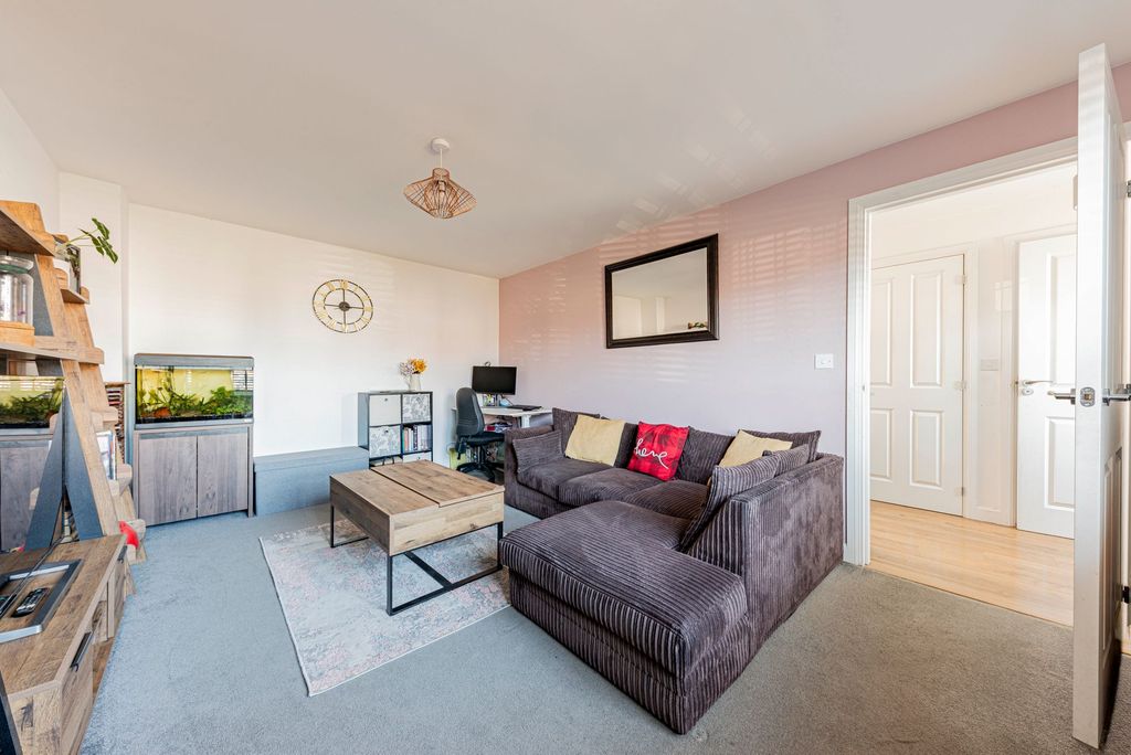 Property photo 2 of 29 Living Room (1)