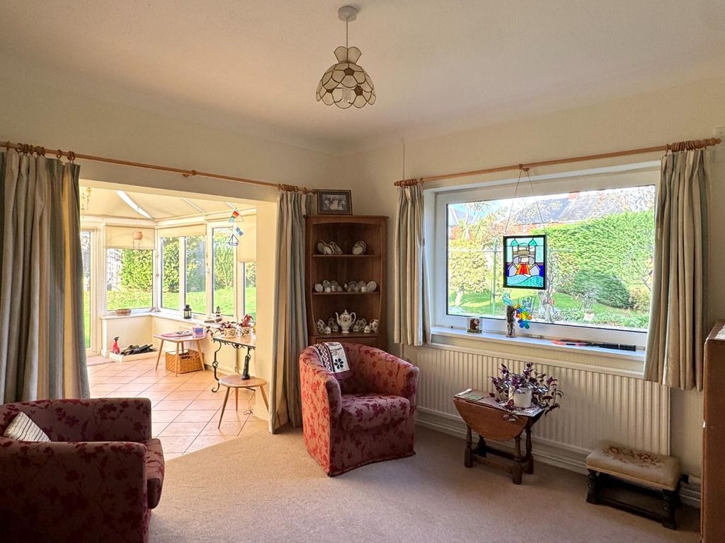 Property photo 3 of 26 Lounge