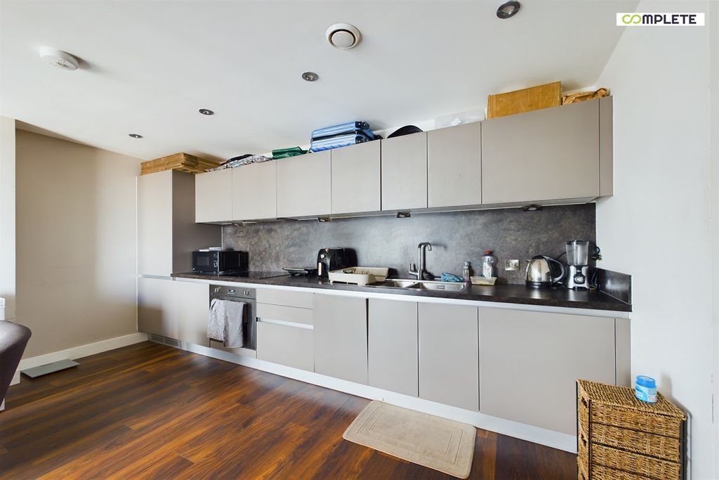 Property photo 1 of 10 (Main)