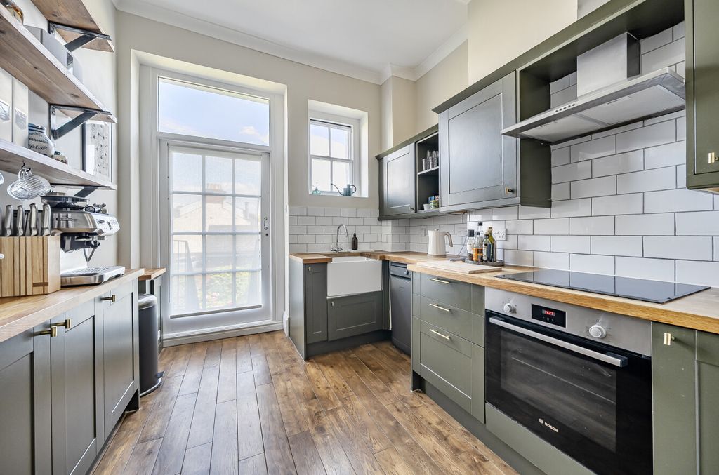 Property photo 3 of 13 1324658-25-68751c...