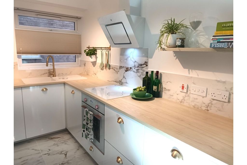 Property photo 1 of 19 Kitchen