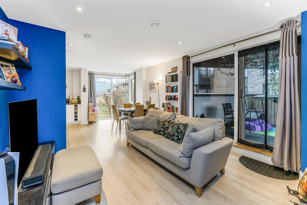 Property photo 3 of 23