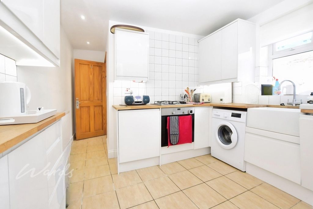 Property photo 2 of 6 Clifton 27 Kitche...