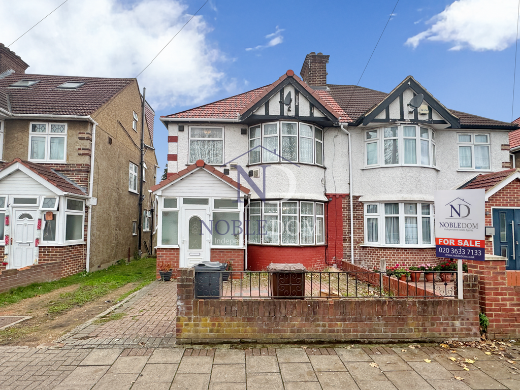 Property photo 1 of 13 Three Bedroom Semi-Detached House In Hounslow