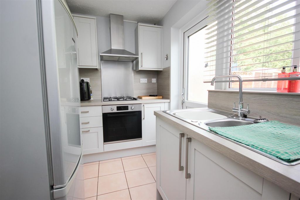 Property photo 3 of 9 Kitchen.Jpg