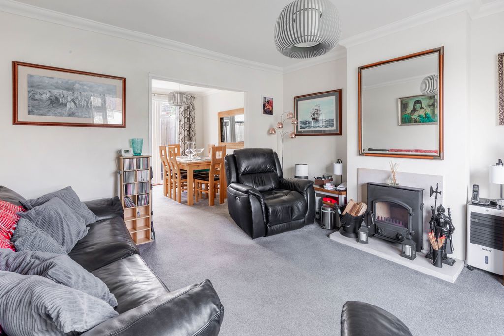 Property photo 2 of 28 32