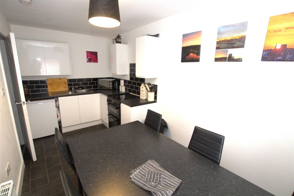 Property photo 3 of 13 Kitchen .Jpg