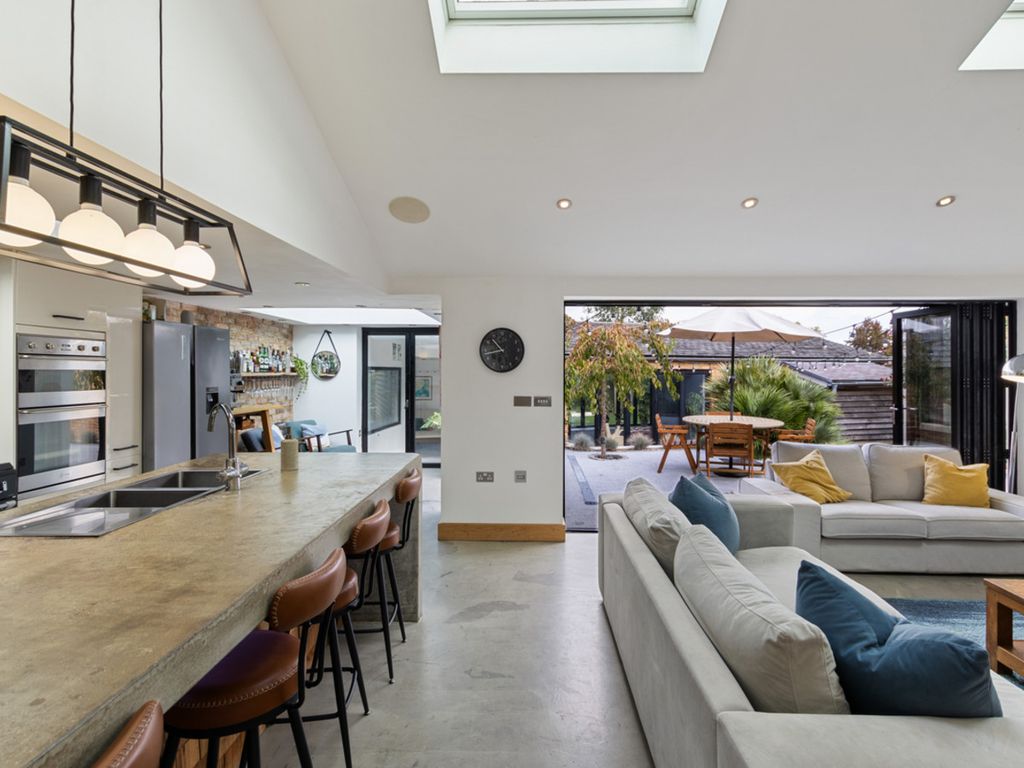 Property photo 1 of 27