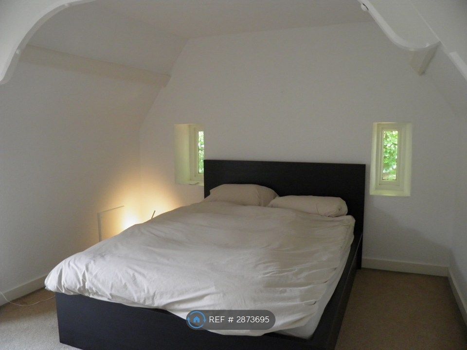 Property photo 3 of 28 Studio Bedroom Top Floor