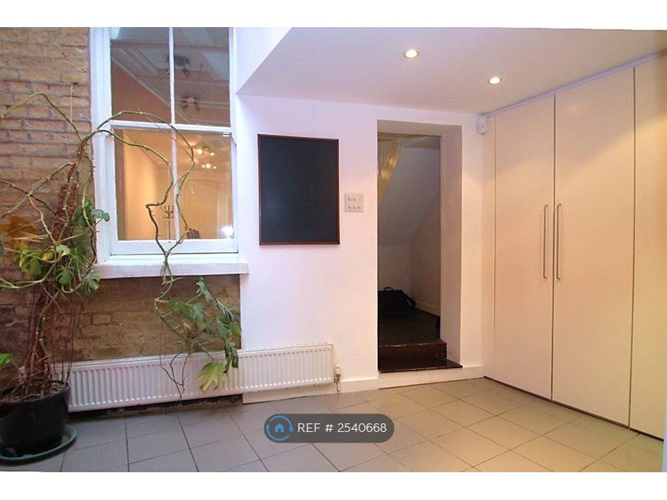 Property photo 3 of 5 Kitchen/ Storage Cuboards