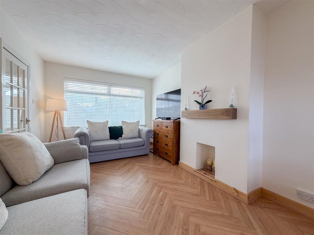 Property photo 3 of 33 Living/Dining Room