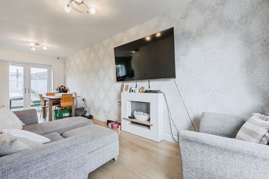 Property photo 3 of 25